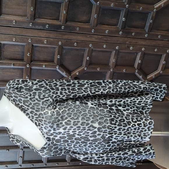 Sexy black, white and gray leopard print. Very lightweight slightly see-through - Picture 3 of 6